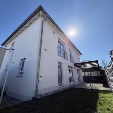 Modernes Einfamilienhaus mit Garten und Garage, 85101 Lenting, Einfamilienhaus