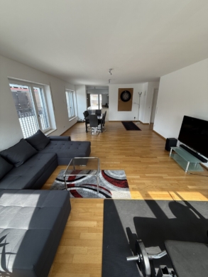 Moderne drei Zimmer Wohnung, 85049 Ingolstadt / Gerolfing, Etagenwohnung