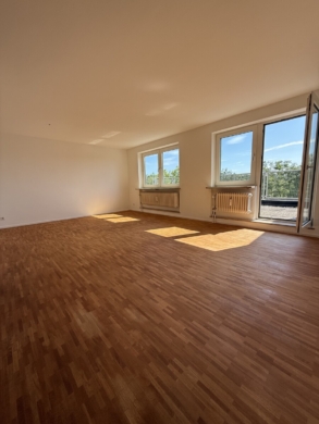 Drei Zimmer Wohnung mit Dachterrasse, 85053 Ingolstadt, Etagenwohnung