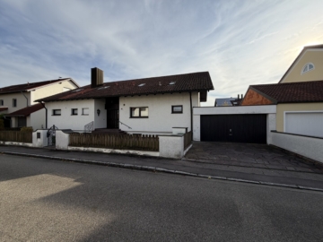 Großzügiges Zweifamilienhaus mit großem Garten und vielen Möglichkeiten, 85080 Gaimersheim, Zweifamilienhaus